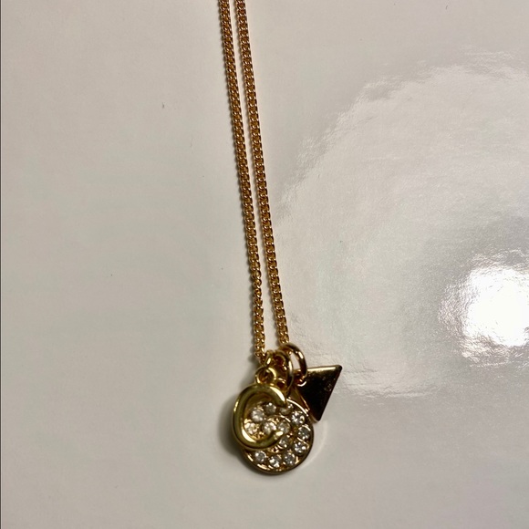gold initial geometric charm necklace - Picture 4 of 4